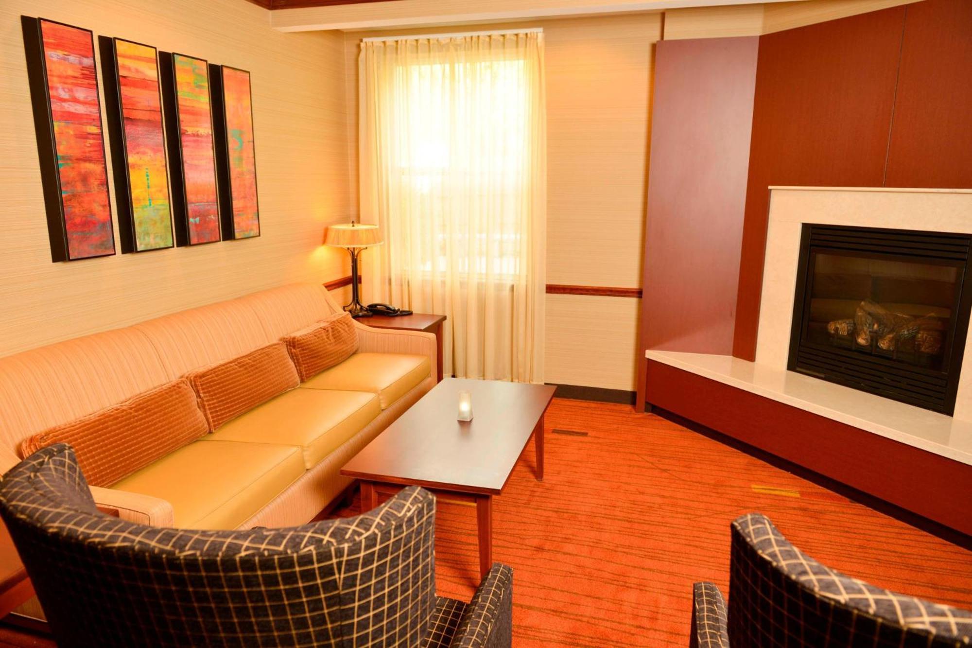 คอร์ทยาร์ด มิดเดิ้ลบิวรี Hotel มิดเดิลแบรี ภายนอก รูปภาพ